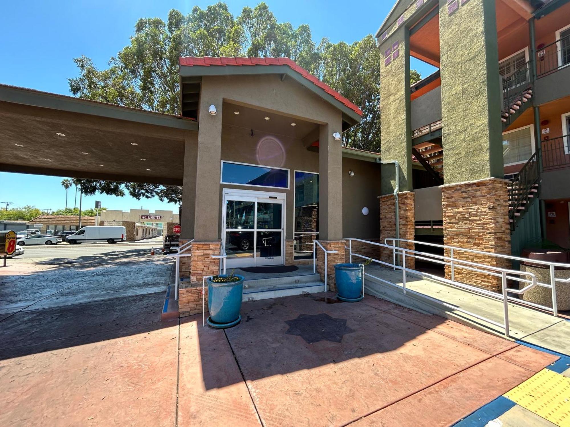 6 Pasadena, Ca Old Town Area 3*